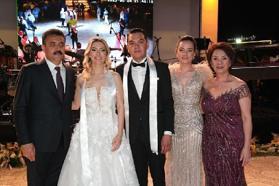 Dikili Belediye Başkanı Adil Kırgöz, oğlunun nikahını kıydı