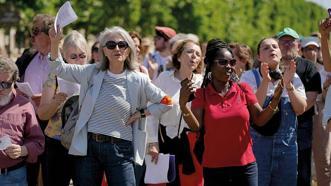 Fransa’da kadınlar aşırı sağa karşı yürüdü! 'Faşizme geçit vermeyelim'