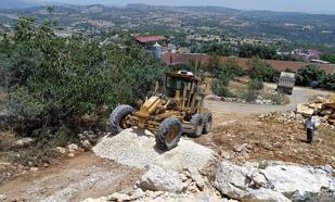 Tarsus Belediyesi, kırsal mahallelerin yollarını yeniliyor