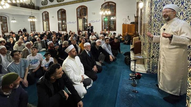 Diyanet İşleri Başkanı Erbaş, Ramazan ayının son teravih namazını Sakarya'da kıldırdı