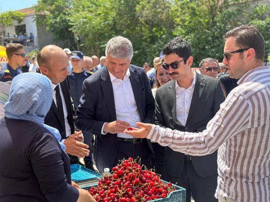 Edirne’de 13 ülkeye ihraç edilen ‘Çeribaşı kirazı’nın hasat şenliği yapıldı