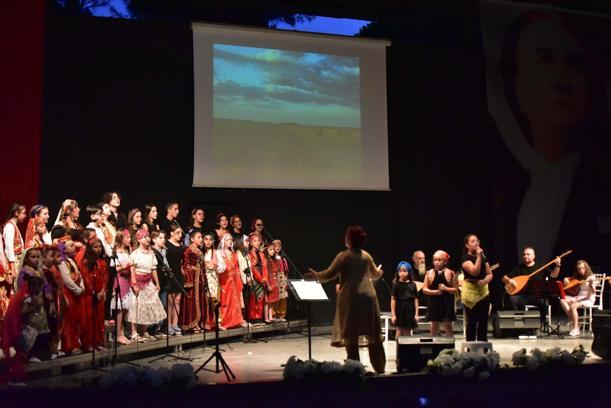 Bornova'da Çocuk Korusu'ndan türkü konseri