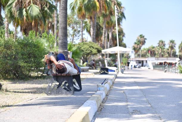 Mersin Büyükşehir Belediyesi Sağlık İşleri Dairesi Başkanlığı'ndan sıcak hava uyarısı