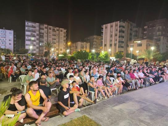 Ceyhan'da binlerce kişi tek yürek olup milli maçı izledi