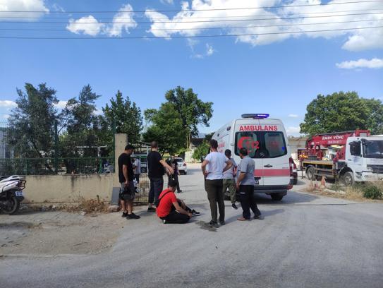 Bursa'da motosiklet, otomobile çarptı, 2 kişi yaralandı