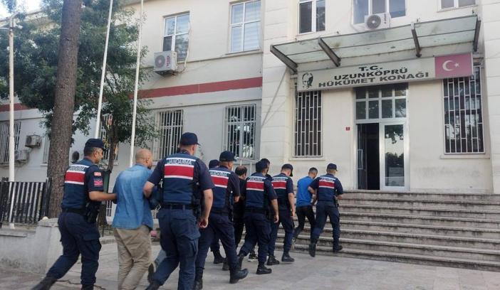 Edirne’de aranması olan 4 şüpheli sınırda yakalandı