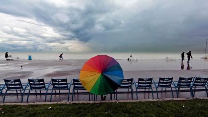 ABD'de serseri plaj şemsiyeleri terör estiriyor