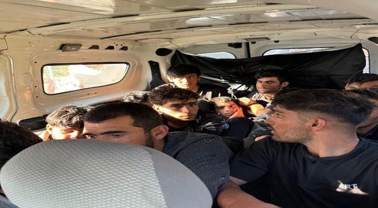 Amasya'da 15 kaçak göçmen yakalandı! 3 kişi tutuklandı