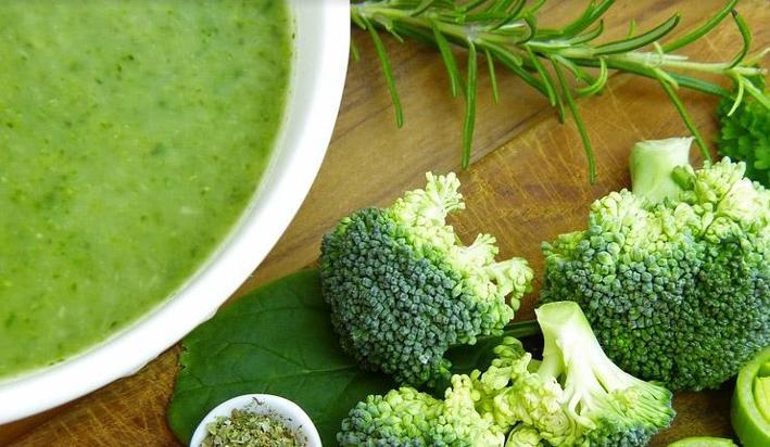 Brokoli çorbası tarifi | Kış aylarının vazgeçilmezi kremalı brokoli çorbası nasıl yapılır?
