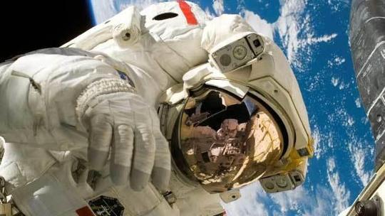 Uzay elbisesinin özellikleri nelerdir?