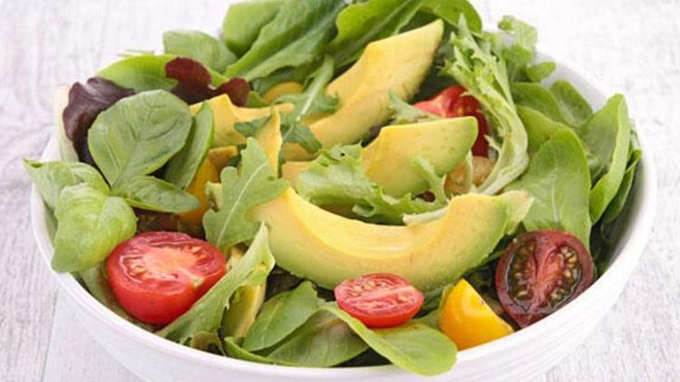 Cilde parlaklık kazandıran ve genç görünmesini sağlayan salata tarifi