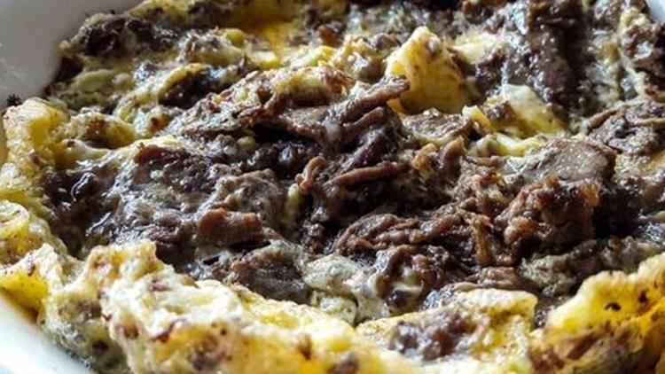 Kavurmalı yumurta yapımı