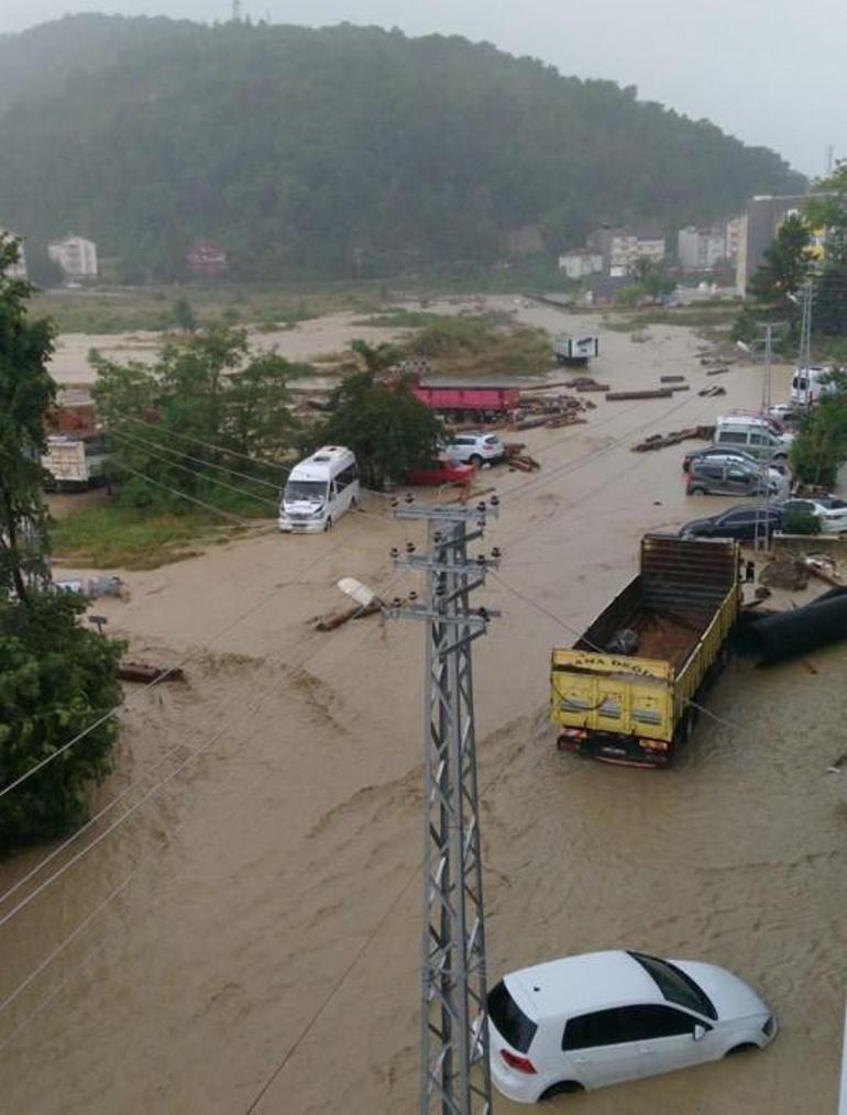 Son dakika haberi: Bartında köprü çöktü, Sinopta vatandaşlar çatılara çıkıp yardım istedi
