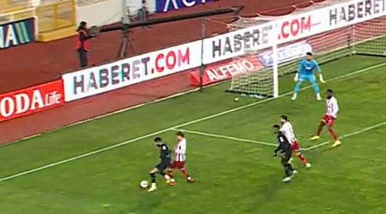 Galatasaray maçına damga vuran penaltı pozisyonu Eski hakemler açıkladı: Abartarak topu çaldı