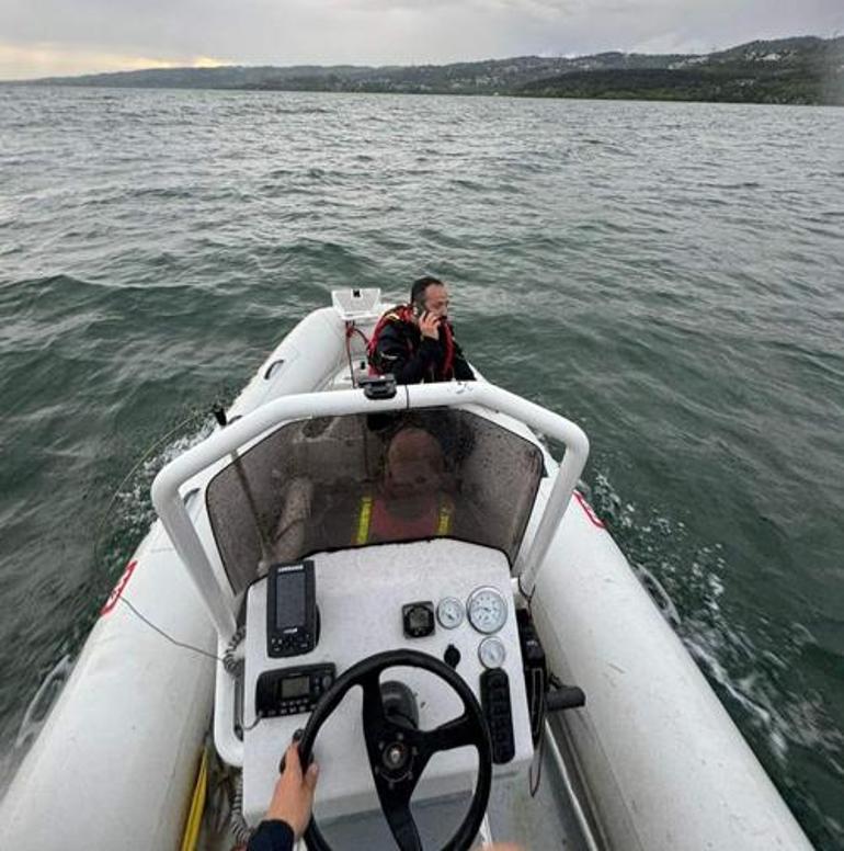 Zamanla yarış Sapanca Gölünde botla mahsur kalan 2 kişi kurtarıldı