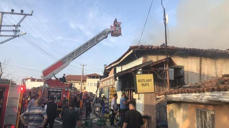 Manisa’da yangın 2 ev ve 1 iş yeri küle döndü