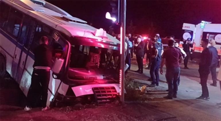 Kırıkkalede yolcu minibüsü ile otomobil çarpıştı 22 yaralı var