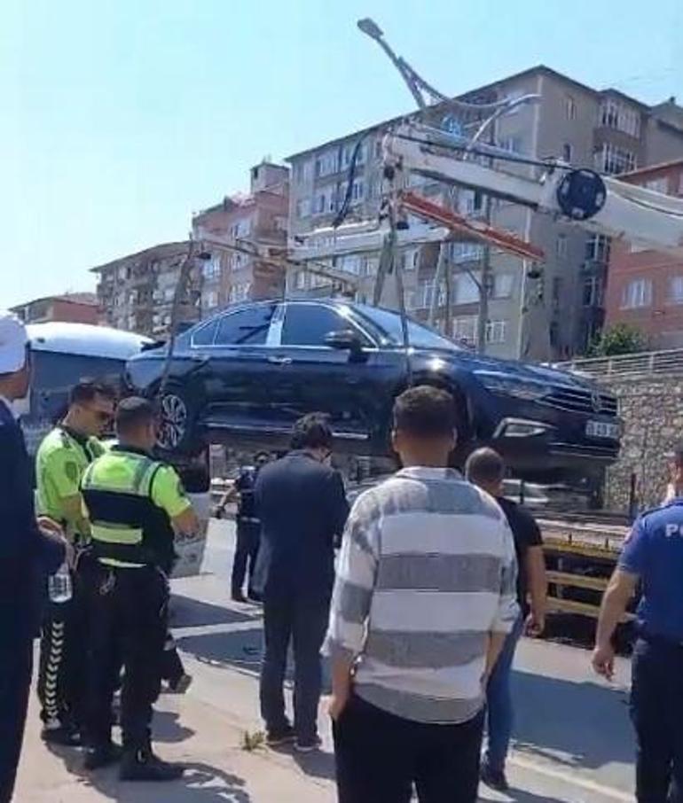 Alper Gezeravcının da içinde bulunduğu araç kaza yaptı