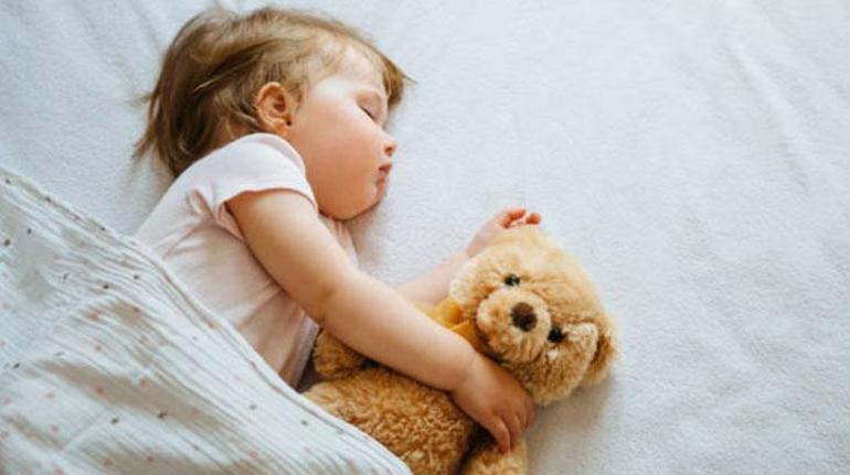 Uyku problemi yaşayan bebekler nasıl uyutulmalı Alışkanlıklara dikkat edin