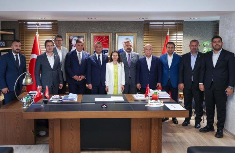 CHP Genel Başkanı Özel, İzmir İl Başkanlığını ziyareti etti