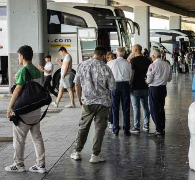 Bayram öncesi hareketlilik başladı Günde bin araç çıkıyor: Otobüs biletleri tükendi