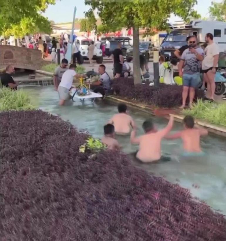 Antalyada sıcaklıkla mücadelede ilginç yöntem Kamyonet kasasını havuz yaptılar