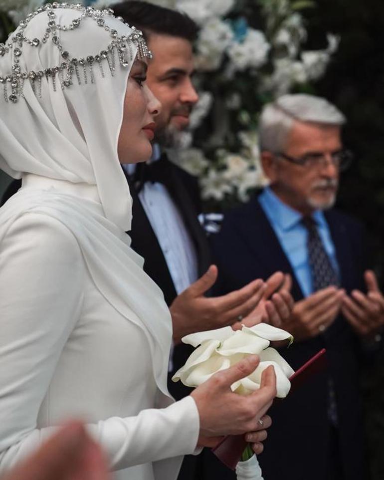 Gamze Özçelik ile nikah masasına oturan Reshad Strikten ilk paylaşım