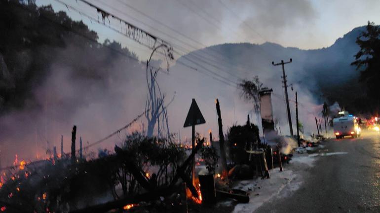 Olimposta büyük yangın: Kadirin Ağaç Evleri yandı