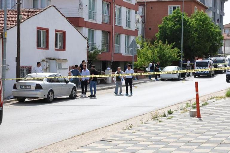 Eskişehirde baba vahşeti: Kızını ve 7 yaşındaki torununu sokak ortasında öldürdü