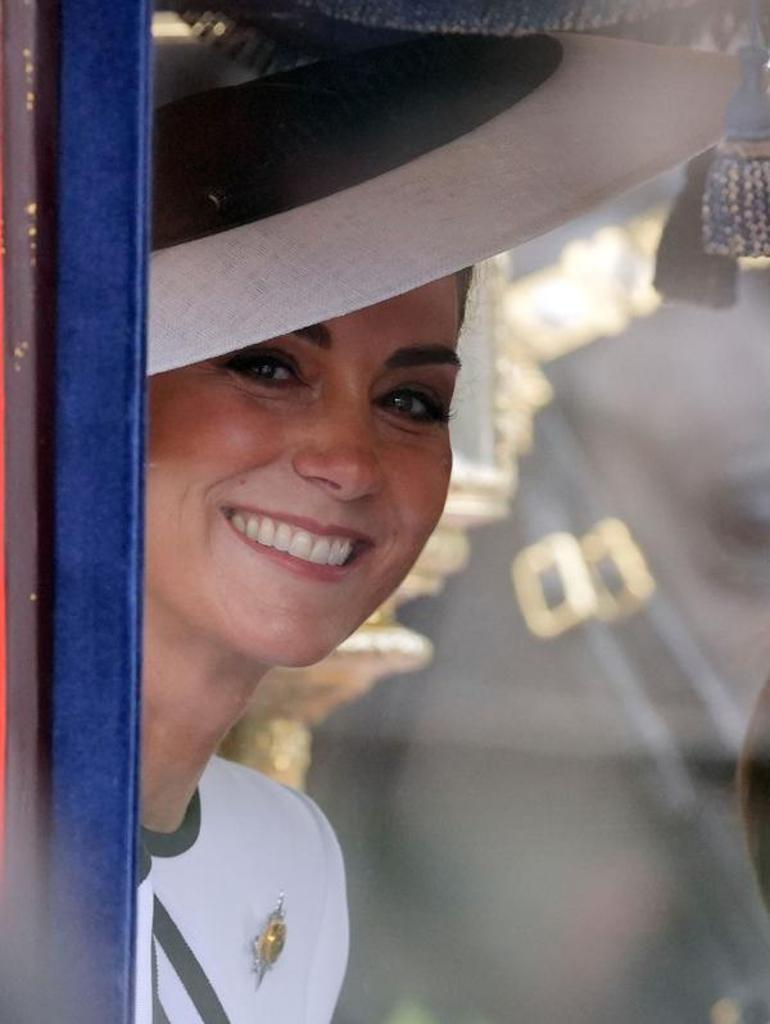 Kanserle mücadele eden Galler Prensesi Kate Middleton sonunda ortaya çıktı