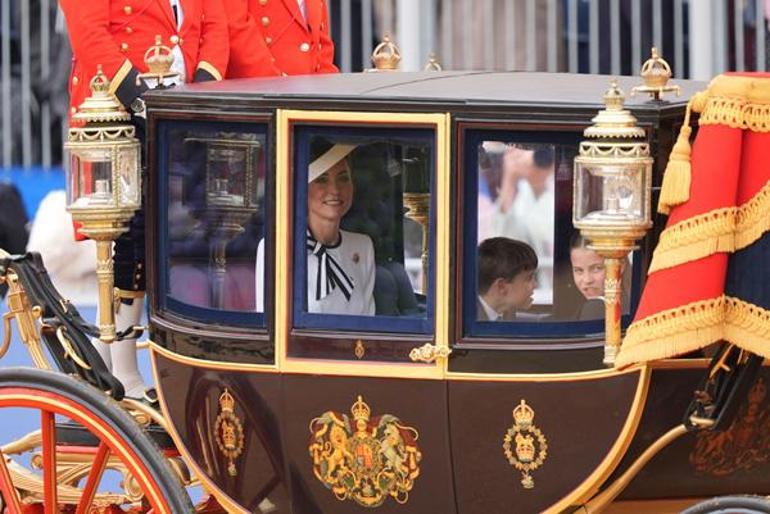 Kanserle mücadele eden Galler Prensesi Kate Middleton sonunda ortaya çıktı