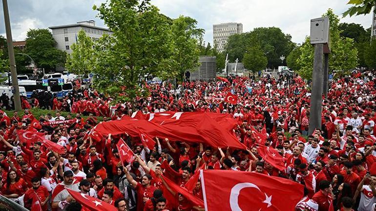 Türkiye-Gürcistan maçı öncesi tribünde gerginlik