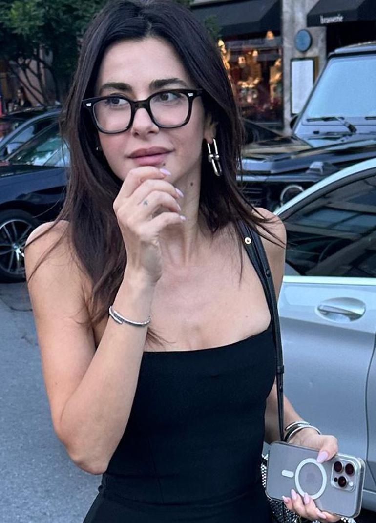 Nesrin Cavadzadenin mayolu pozları olay oldu Dünyanın en güzel kadını