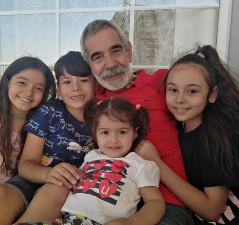 26 çocuğa babalık yaptı Ünlü oyuncu Turgay Tanülkünün 101 kişilik koca ailesi