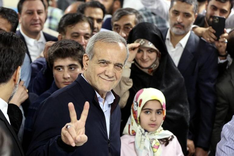 Türk aday fark attı İran cumhurbaşkanlığı seçimi ikinci tura kaldı
