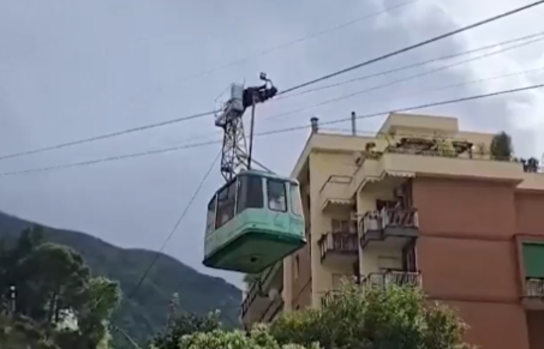 İtalya’da teleferik faciası Tel koptu, kabin düştü: 4 ölü