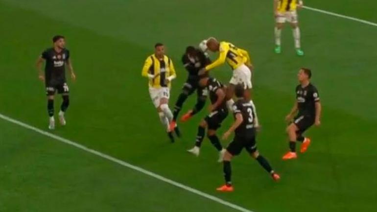 Fenerbahçe - Beşiktaş derbisinde En Nesyrinin pozisyonu penaltı mı Eski hakemler cevapladı