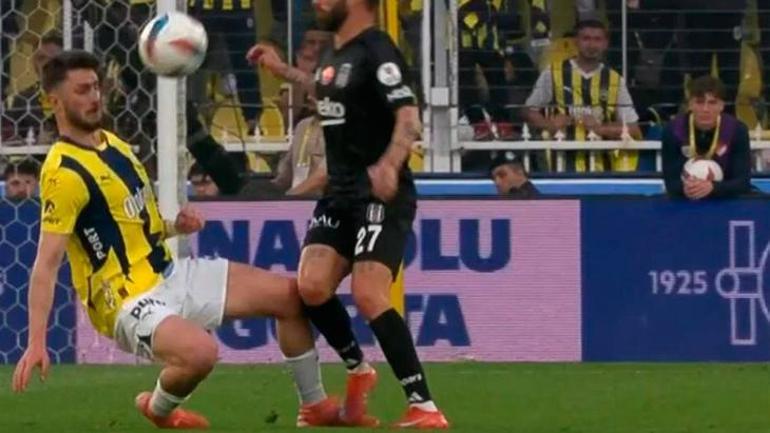 Fenerbahçe - Beşiktaş derbisinde En Nesyrinin pozisyonu penaltı mı Eski hakemler cevapladı