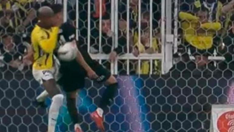 Fenerbahçe - Beşiktaş derbisinde En Nesyrinin pozisyonu penaltı mı Eski hakemler cevapladı