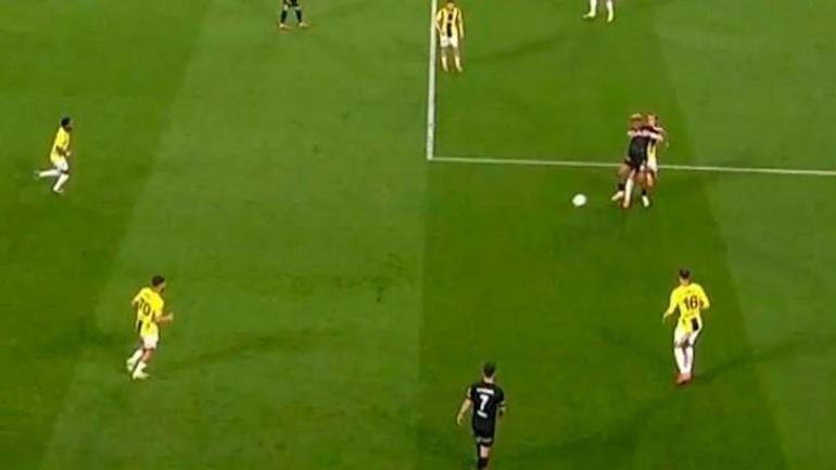 Fenerbahçe - Beşiktaş derbisinde En Nesyrinin pozisyonu penaltı mı Eski hakemler cevapladı