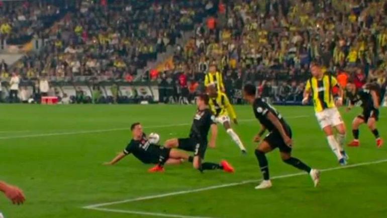 Fenerbahçe - Beşiktaş derbisinde En Nesyrinin pozisyonu penaltı mı Eski hakemler cevapladı